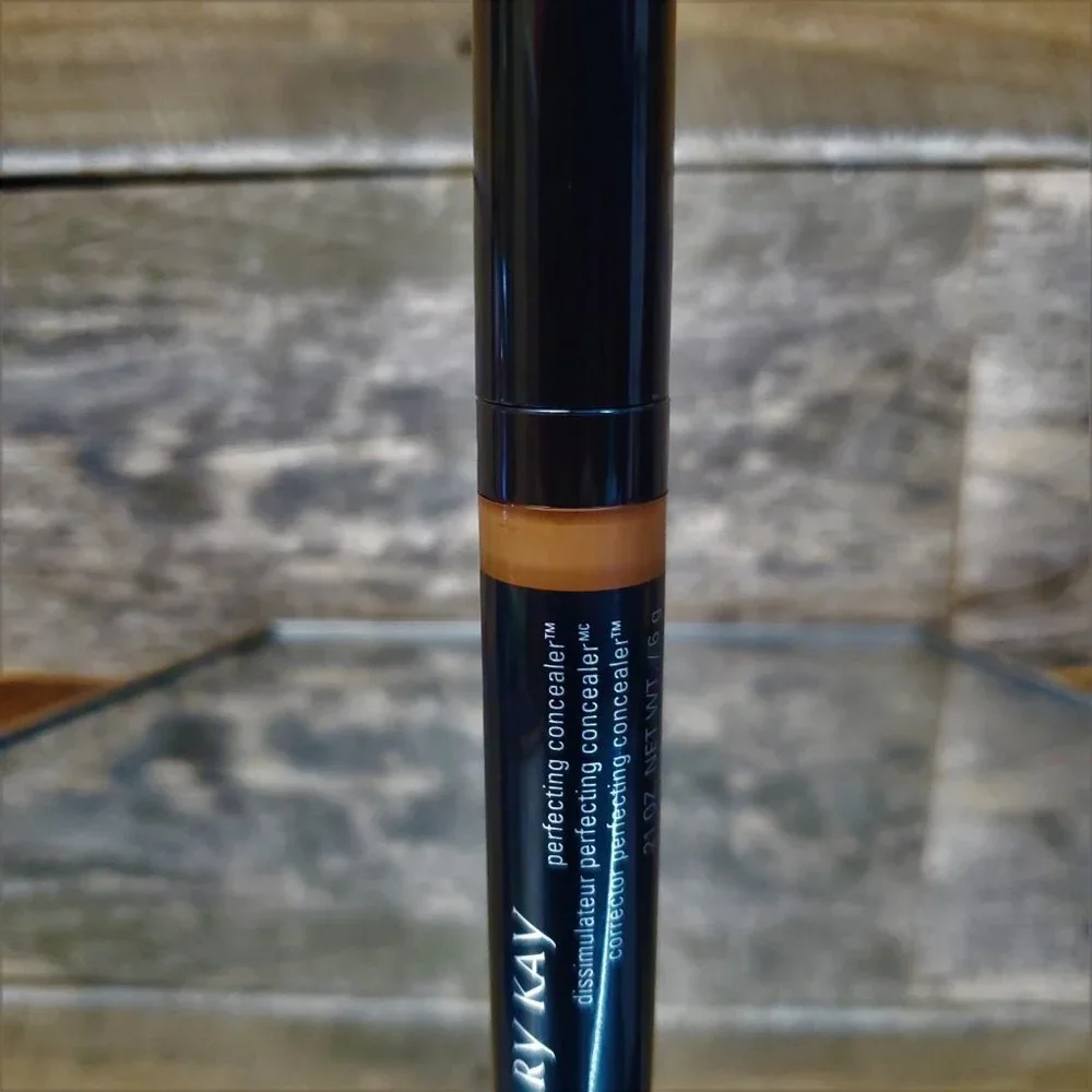 DISCONTINUED!  Deep Bronze - Mary Kay Perfecting Concealer